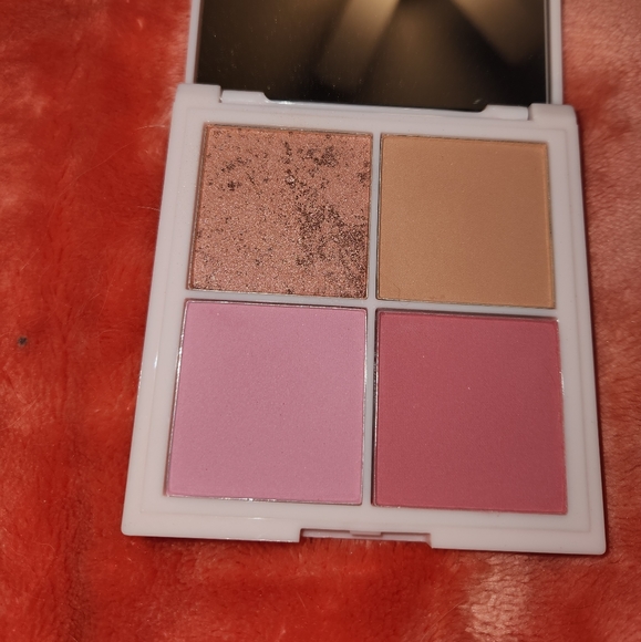 Coco Rose blush palette - Picture 3 of 5
